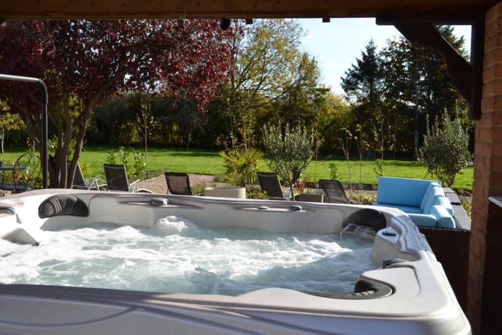Treetops Cottages & Spa Grimsby Ngoại thất bức ảnh