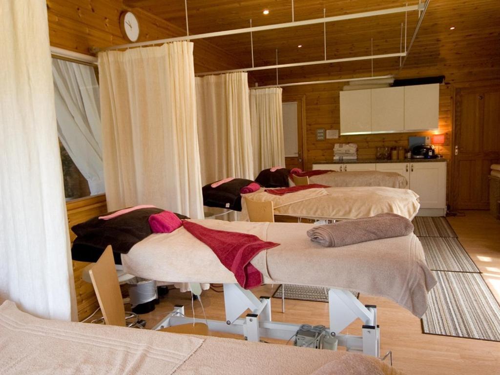Treetops Cottages & Spa Grimsby Ngoại thất bức ảnh