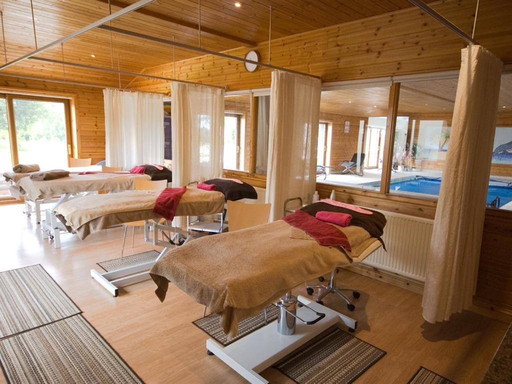 Treetops Cottages & Spa Grimsby Ngoại thất bức ảnh